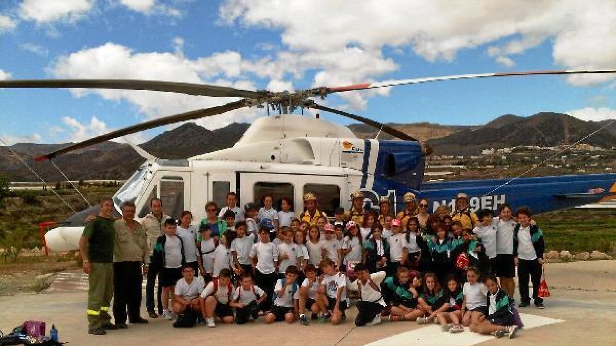 Alumnos almerienses en su visita al Cedefo de Alhama de Almería.tyle>.apqj{position:absolu