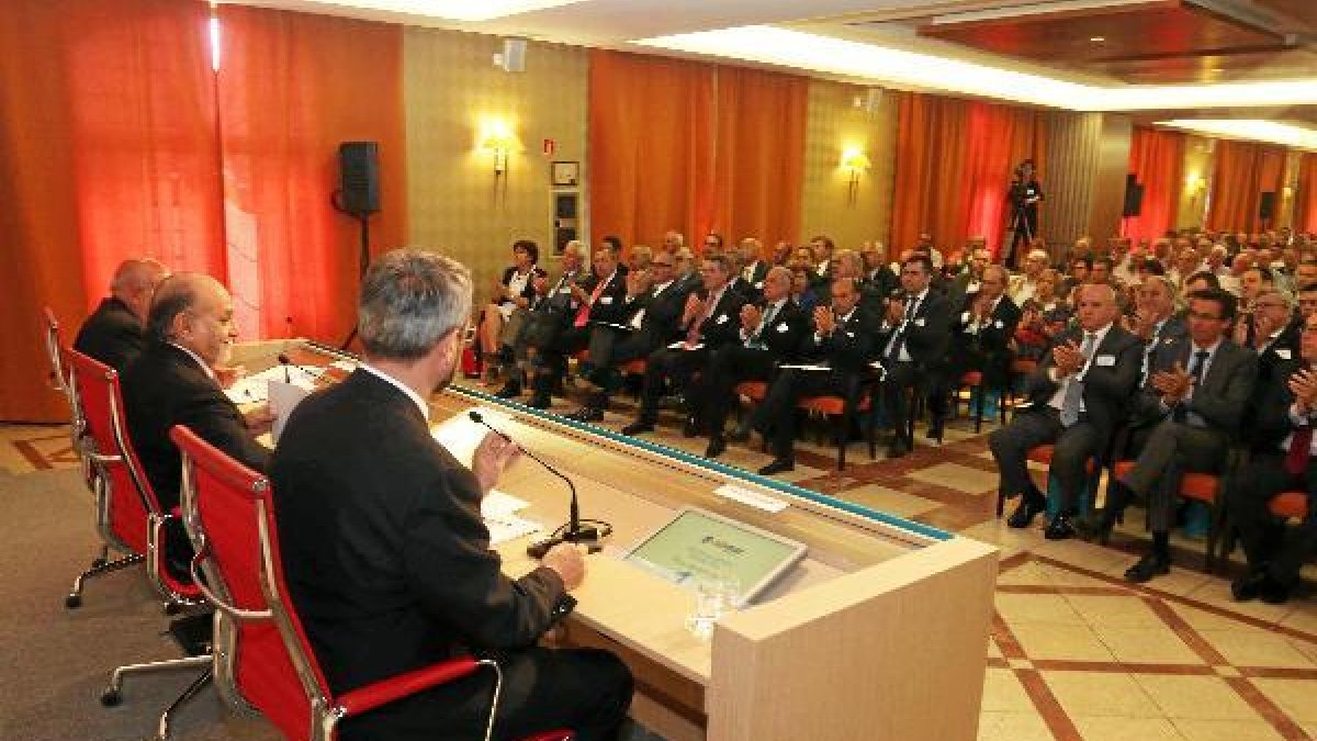 Asamblea de Cajamar celebrada en La Envíax,auto