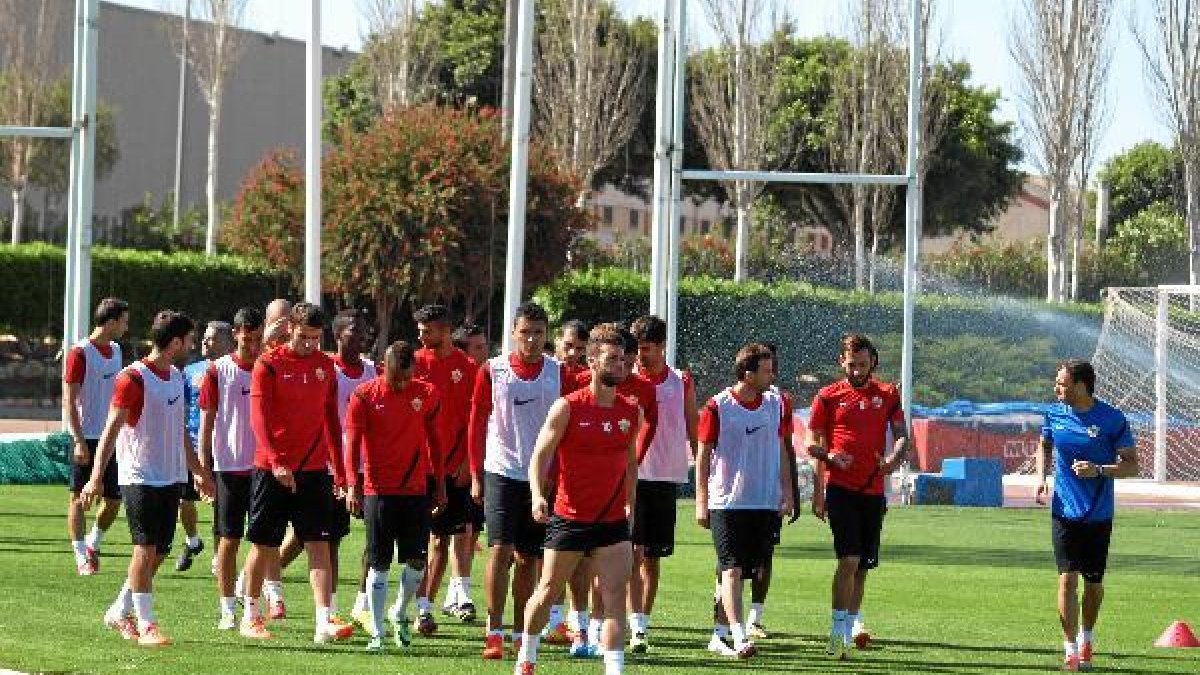 La plantilla del Almería tendrá 20 efectivos.x,