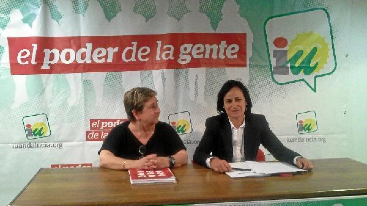 Maite Mola y Rosalía Martín, en la sede de IUx,