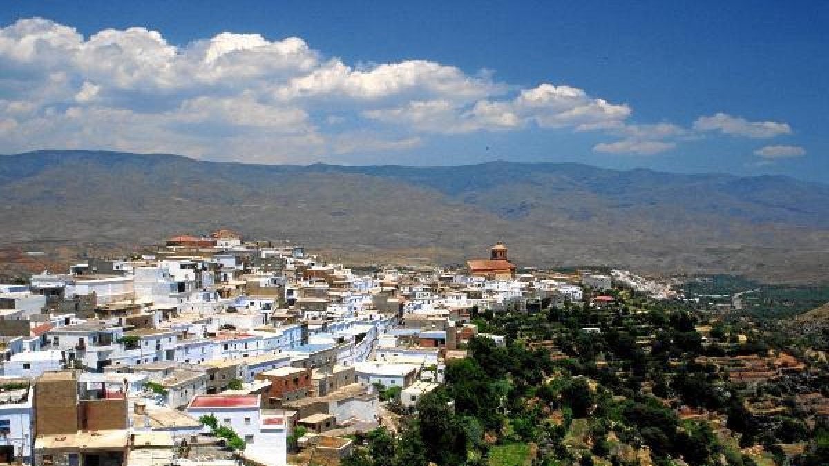 Vista general del municipio de Abrucena.x,auto,