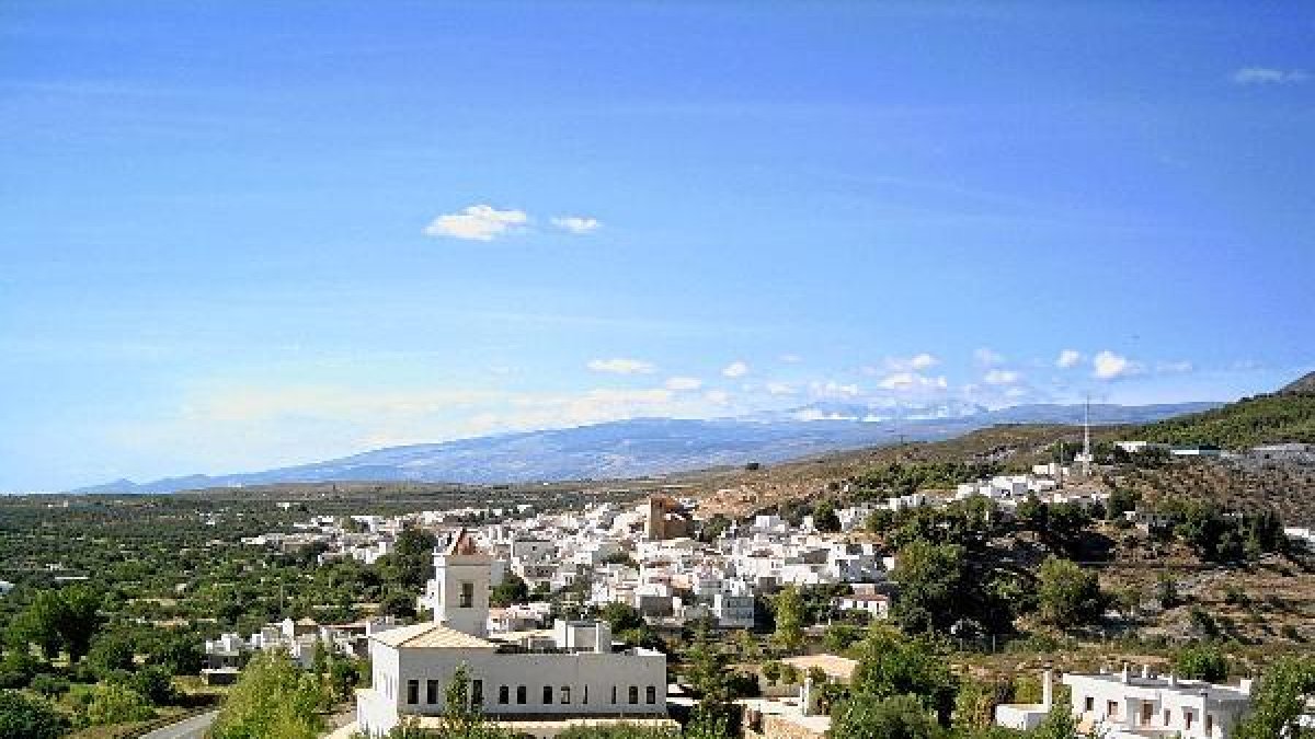 Laujar de Andarax, uno de los pueblos de la Alpujarra almeriense. tyle>.apqj{position:abso