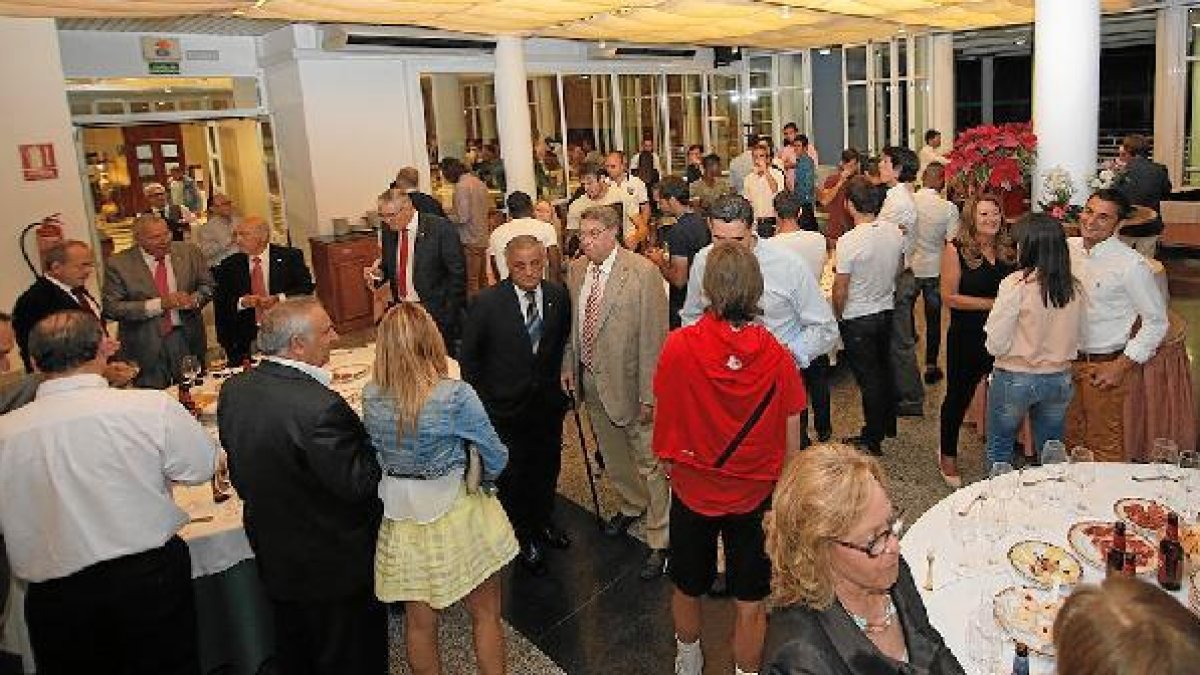 Cena fiesta en el Club de Maro,469px)