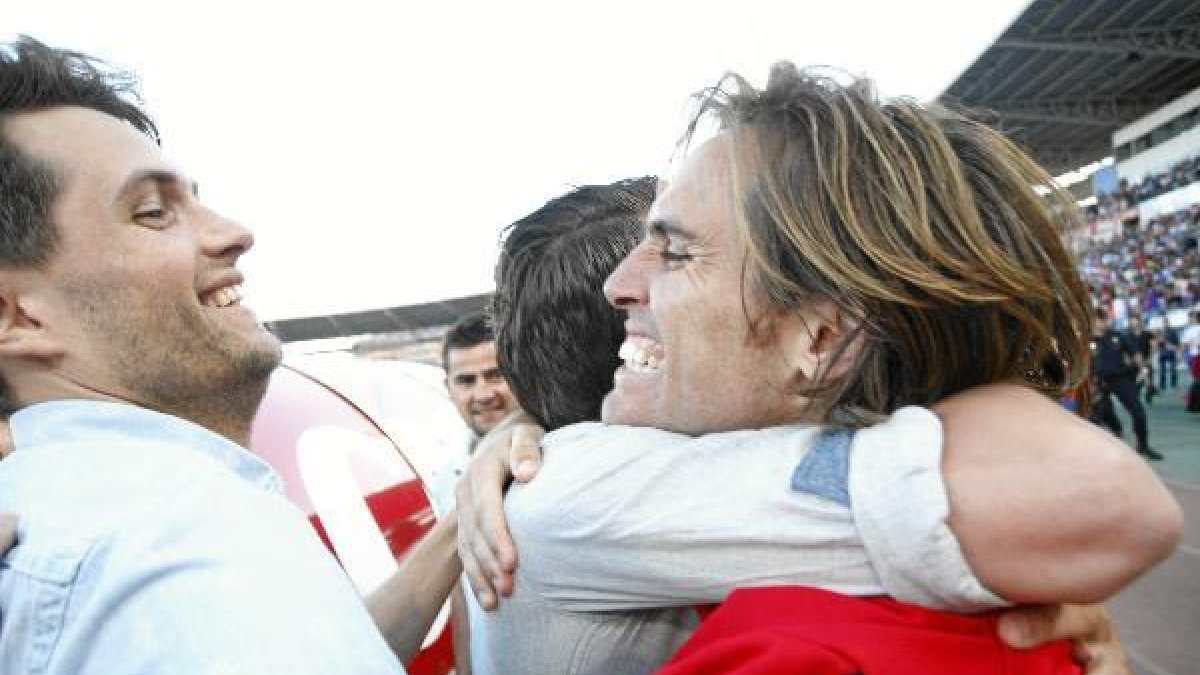 Corona al final del partido de la salvaciónx,au