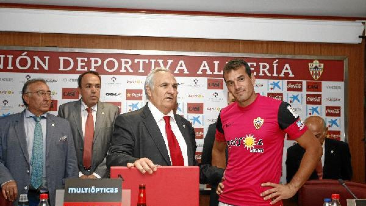 Alfonso y Esteban en la sala de prensa.x,auto,a