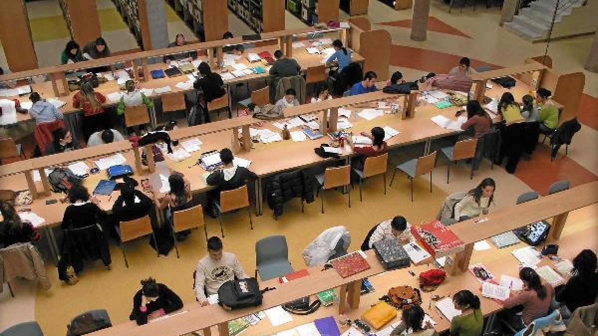 Estudiantes de la Ual vistos desde arriba.x,aut