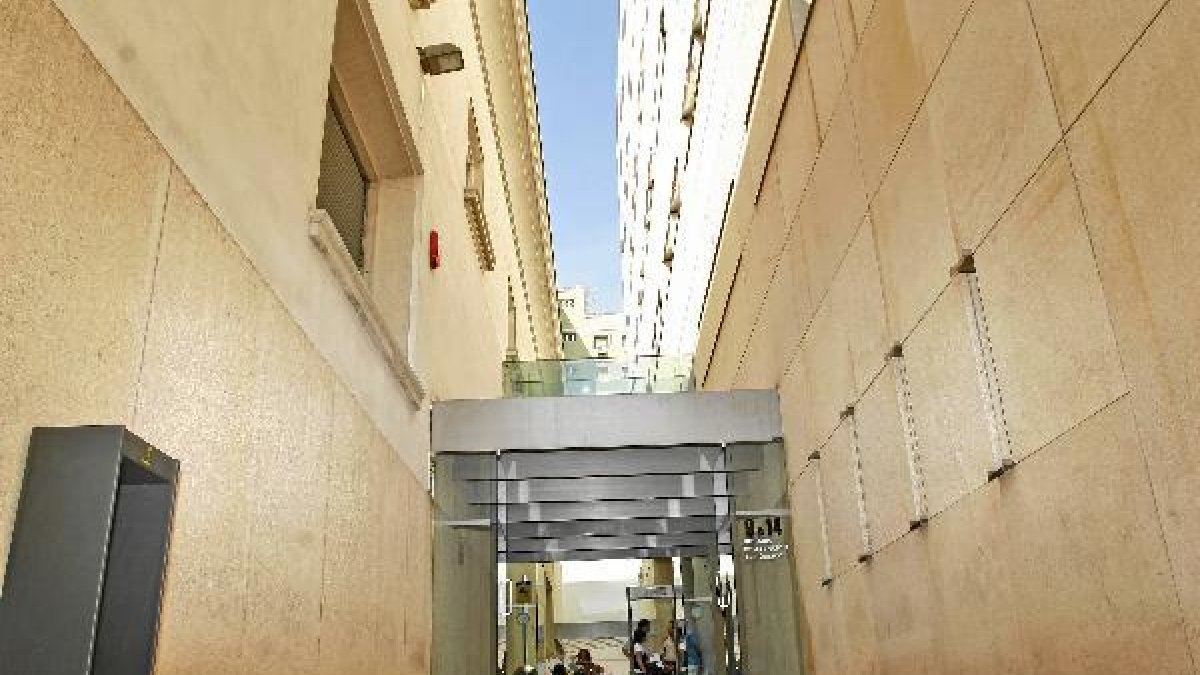 Acceso a la sede de la Delegación de Salud.x,au