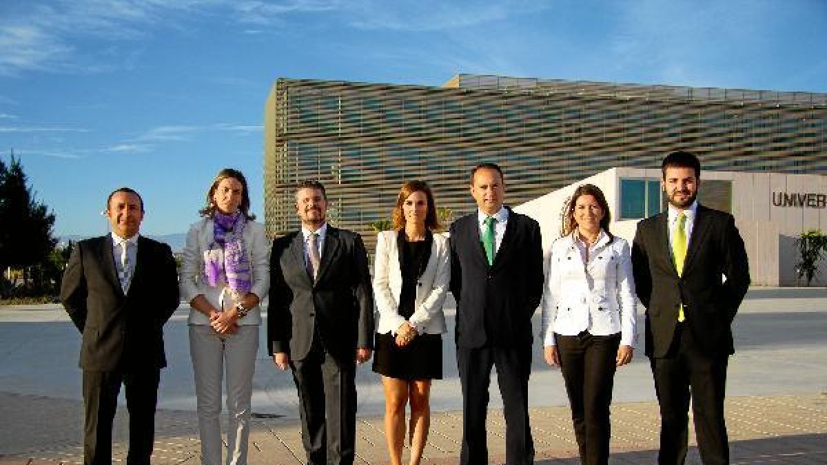 Miembros de Universitas Legis en el campus de la UAL.e;clip:rec