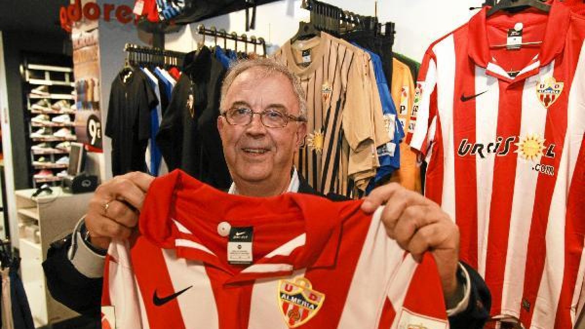 Guillermo Blanes quiere vestir de rojiblanco a todo el Mediterráneo.tyle>.apqj{position:ab