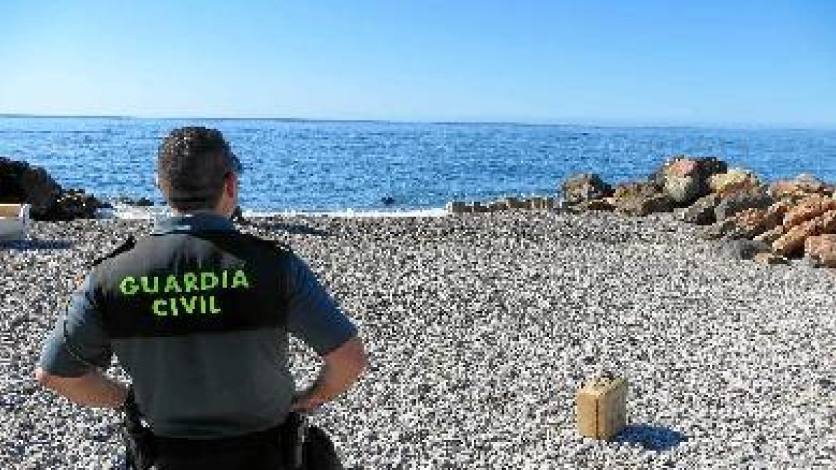 Fardos intervenidos por la Guardia Civil.x,auto