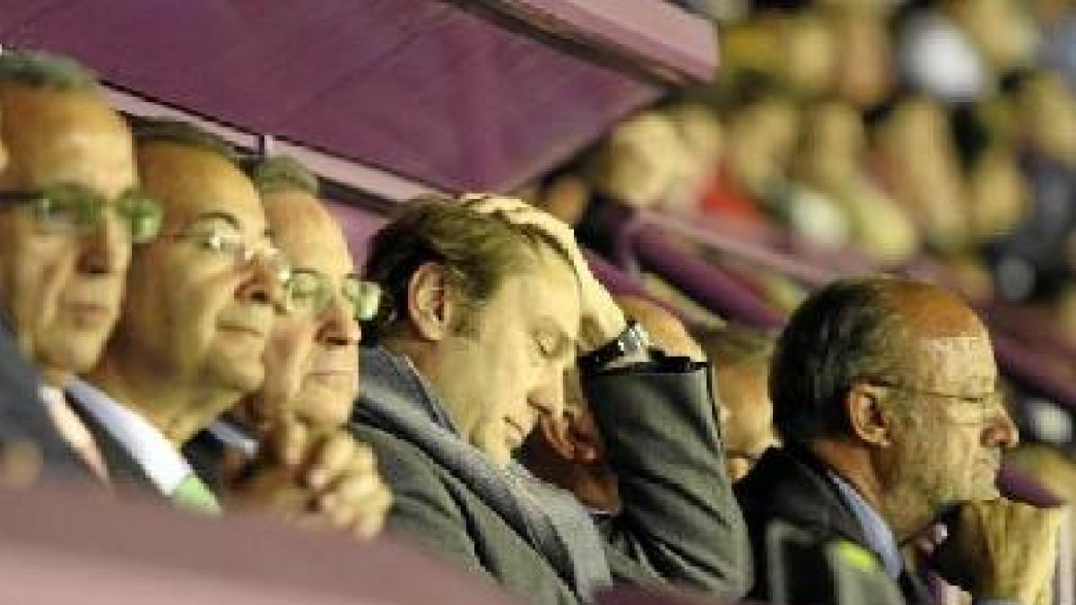 El punto conseguido ante el Real Madrid tenía sabor a gloria pero la derrota en Sevilla...