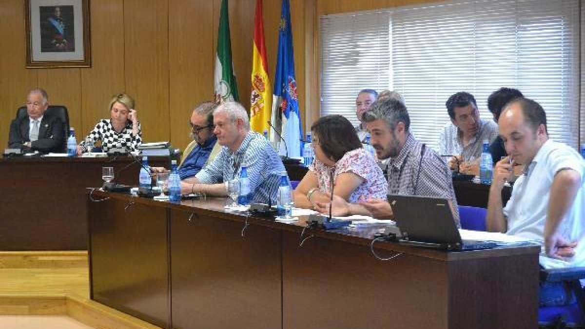 Bancada de la oposición, en el pleno.