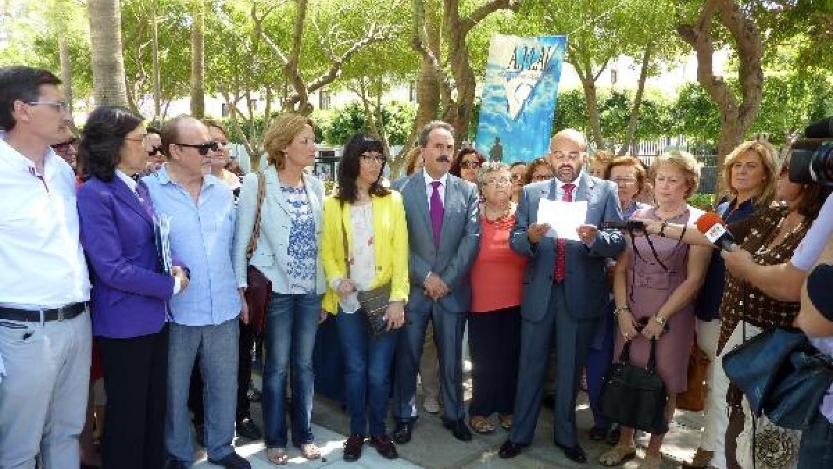 Acto reivindicativo a favor de los enfermos de fibromialgia en La Rambla.tyle>.apqj{positi