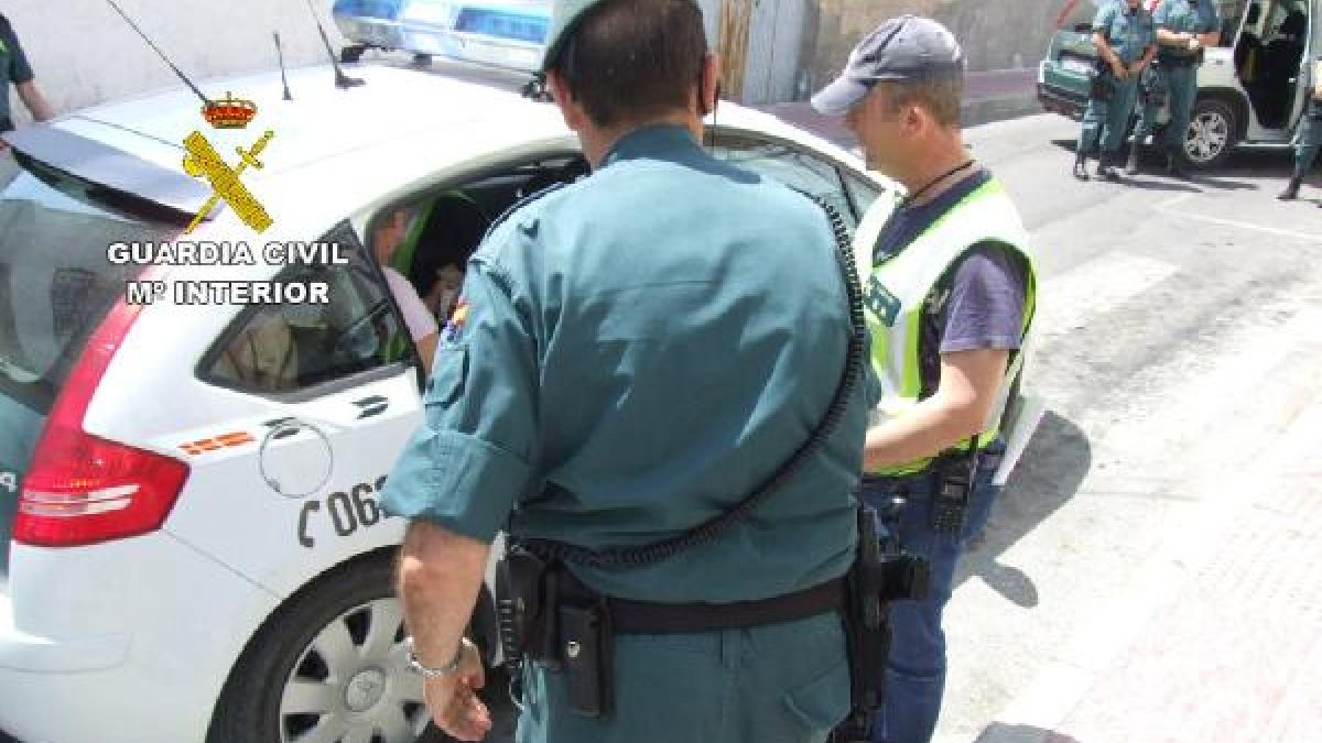 Momento en el que se produjeron las detenciones en la operación del viernes.tyle>.apqj{pos