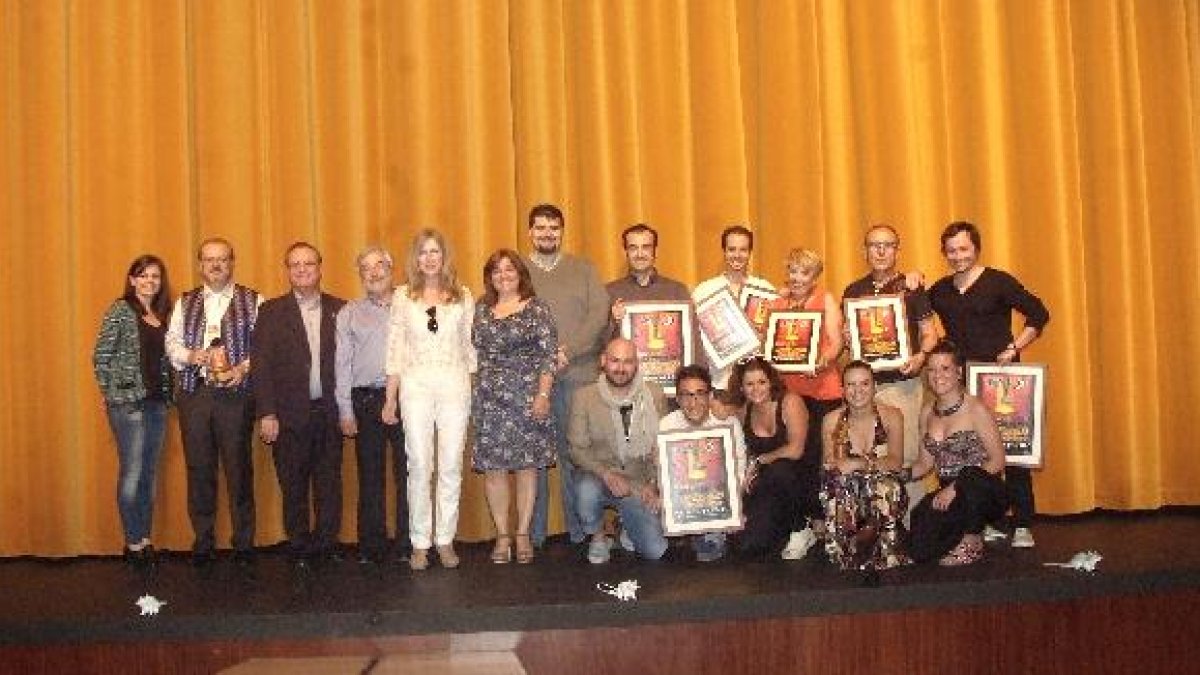 Autoridades y premiados en el certamen.x,auto,a