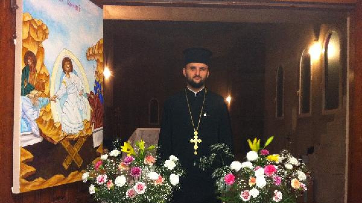 El padre Adrián en la basílica de Las Salinas.