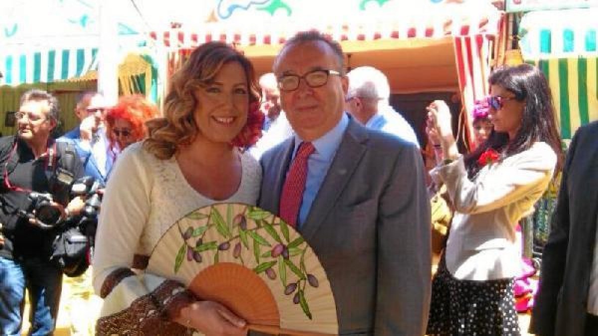 Susana Díaz, presidenta de la Junta de Andalucía; y el director de LA VOZ, Pedro Manuel de la Cruz.<