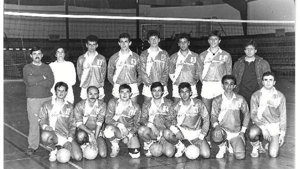 Moisés Ruiz con el Cajalmería al que llevó a la máxima categoría nacional.tyle>.apqj{posit