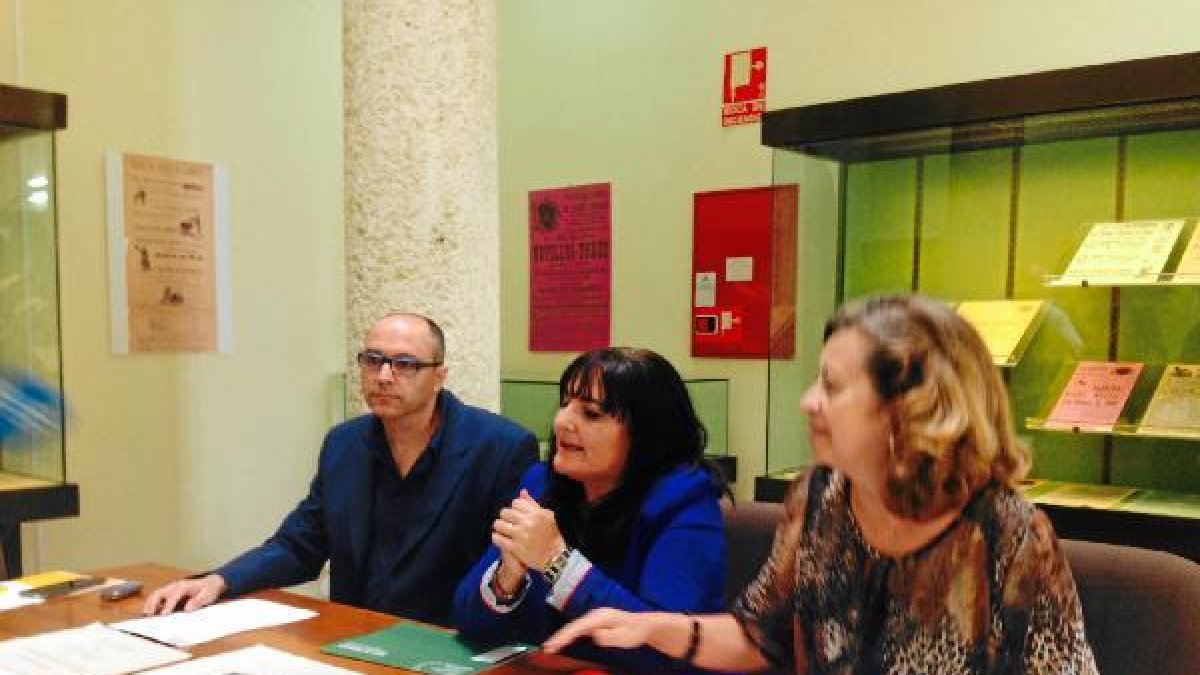 Presentación del documento con Pedro Asensio, la delegada y la directora del Archivo.tyle>