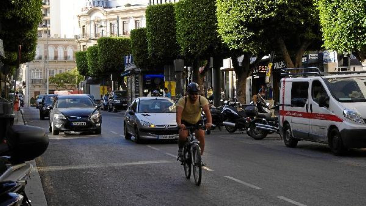 Ciclistas y peatones se ven afectados también por los cambios.e