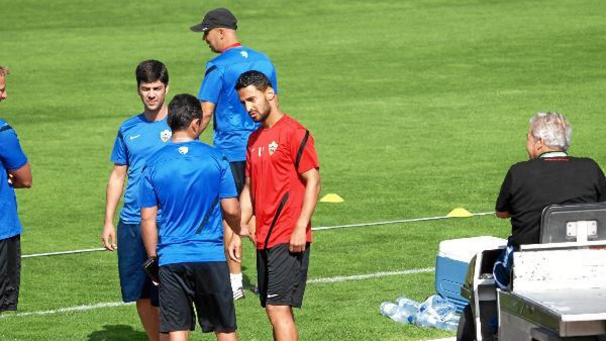 Barbosa, hablando con los fisios esta mañana.x,