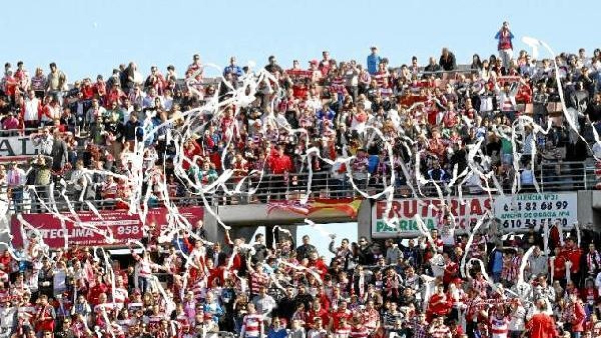 El Nuevo Los Cármenes se llenará el domingo.x,a