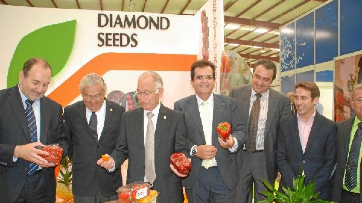 El alcalde de Níjar y el presidente de la Diputación (ambos en el centro) inauguran hoy ExpoLevante<