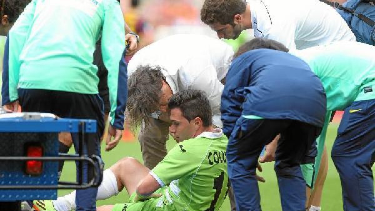 Adrián Colunga caía lesionado en el Camp Nou.x,