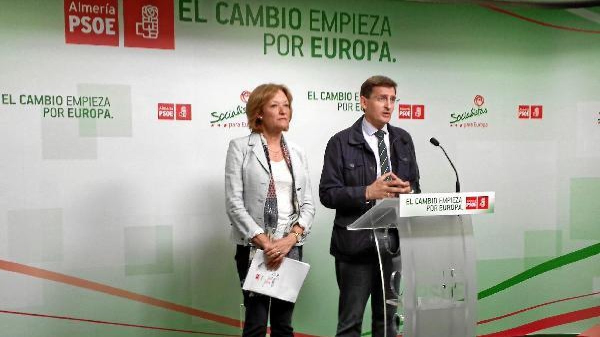 José Luis Sánchez teruel y Mari Carmen Ortiz, ayer en rueda de prensa.tyle>.apqj{position: