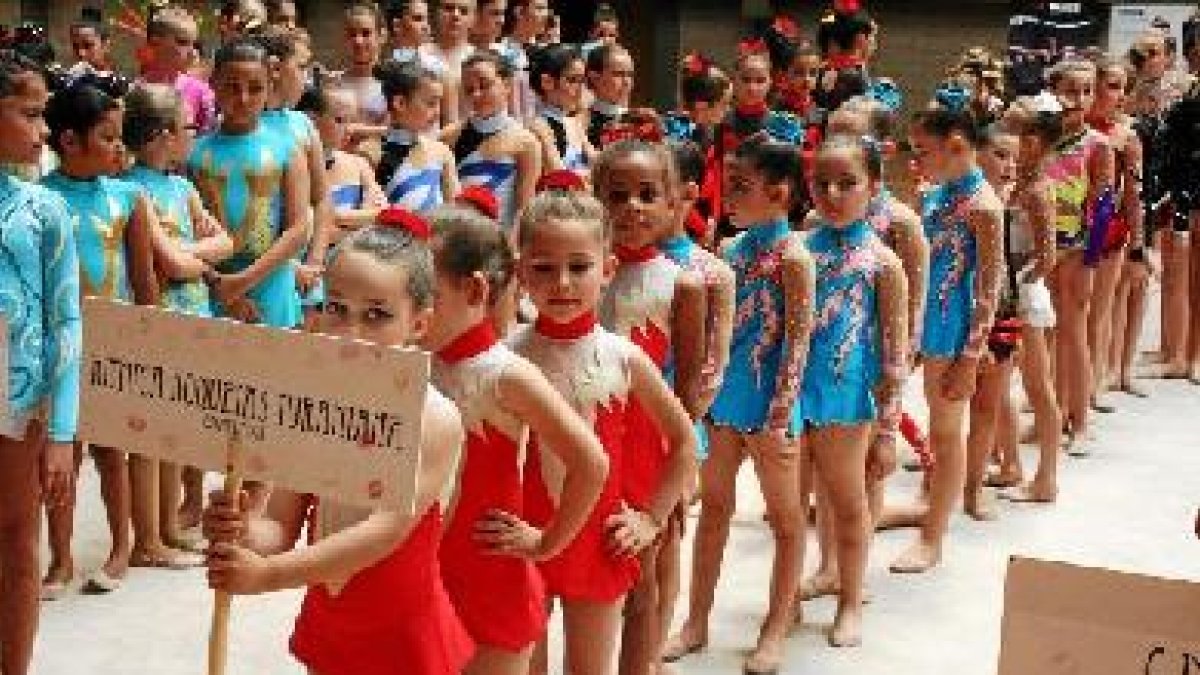 Jóvenes participanteso,469px);}