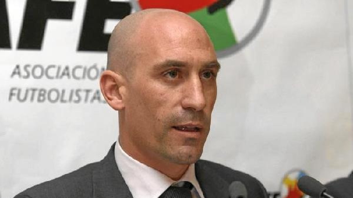 Luis Rubiales no ve nada malo en una prima por ganar.e;clip:rec