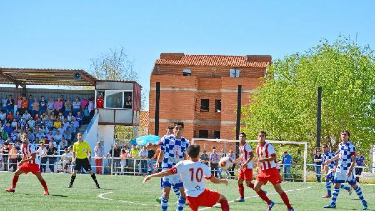 Una jugada del partidoo,469px);}