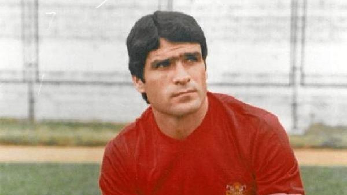 Biosca, con la equipación de la selección española. e;clip:rect