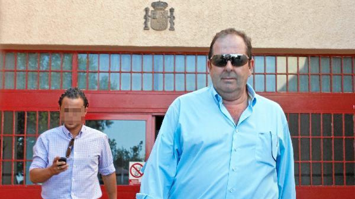 Alemán, saliendo de la cárcelo,469px)