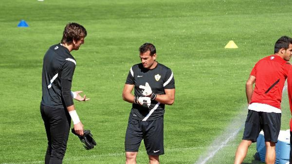 Julián y Esteban en el Anexo.o,469px)