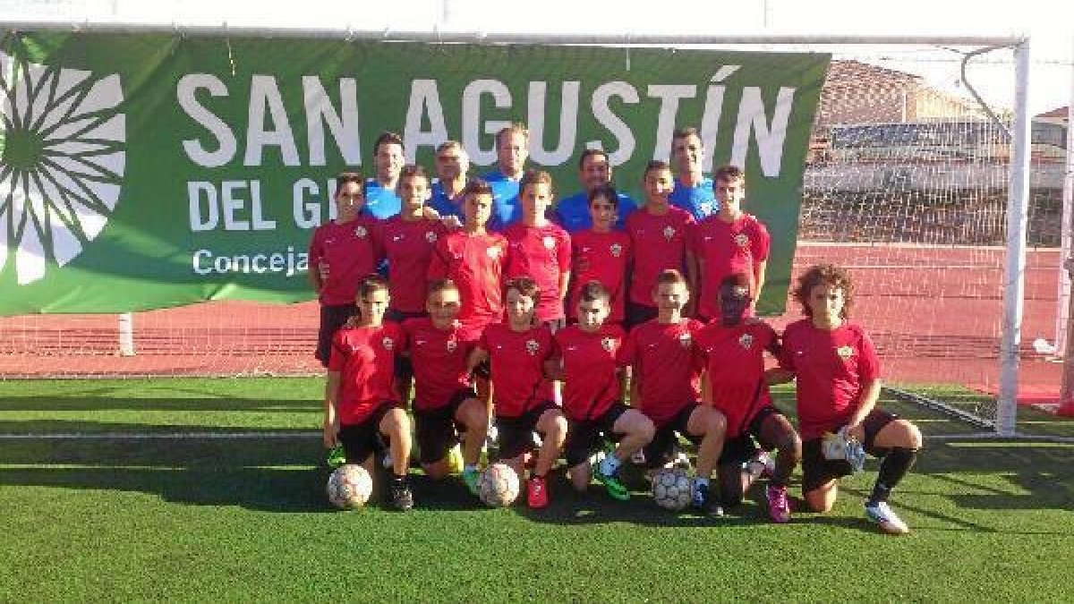 El Almería alevín, tras el entrenamiento en San Agustín.e;clip: