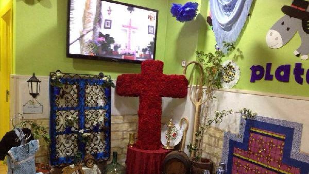 Escuela Infantil Platero participa por primera vez en el Concurso de Cruces de Mayo Almeria 2014