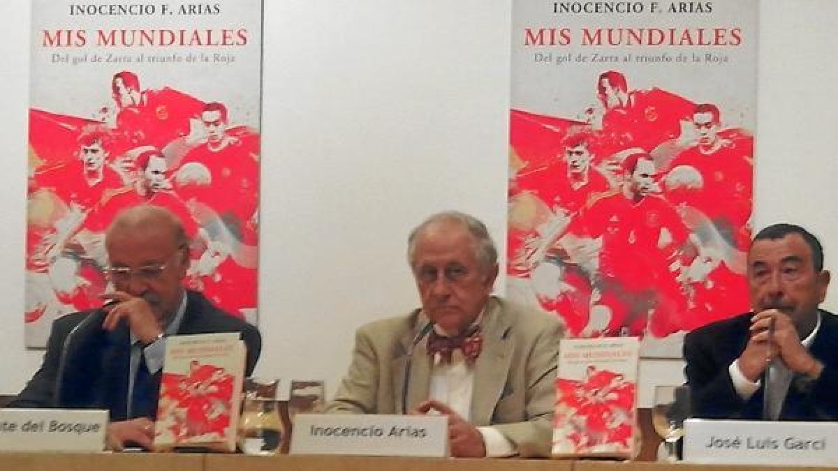 Inocencio Arias en Madrid ayer, con Vicente del Bosque y José Luis Garci. tyle>.apqj