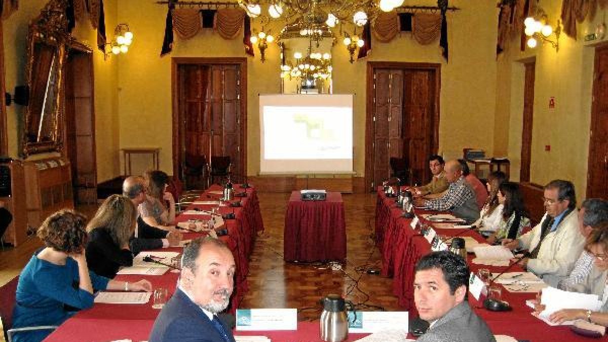 José Manuel Ortiz y Rafael Márquez en la reunión celebrada ayer.tyle>.apqj{position:absolu