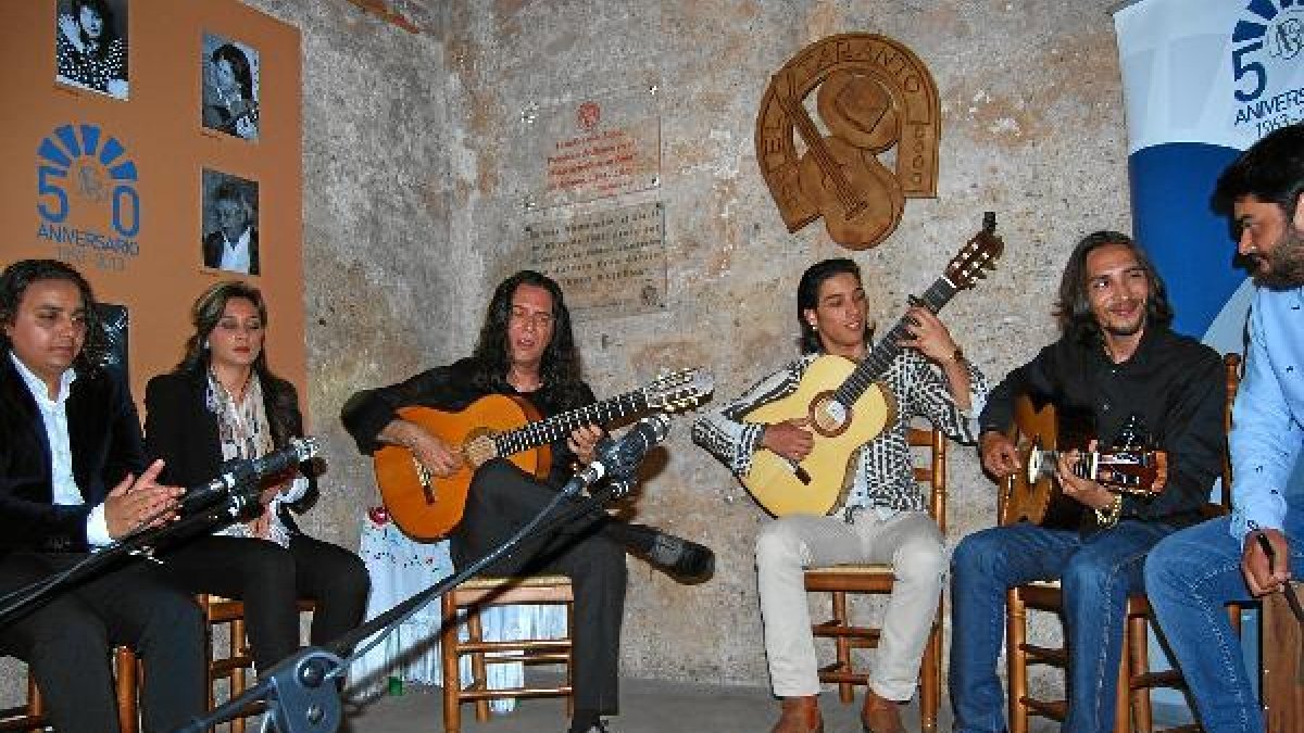 Fin de fiestas con Kikí Cortiñas, Mª. Ángeles Santiago, ‘Tomatito’, ‘El Tomate’, Cristo Santiago y Y