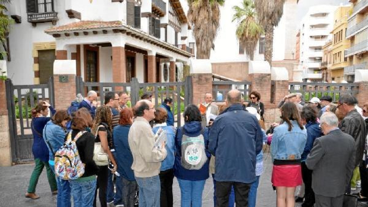 En la Plaza Circular durante una lectura en la ruta celebrada el año pasado.tyle>.apqj{pos