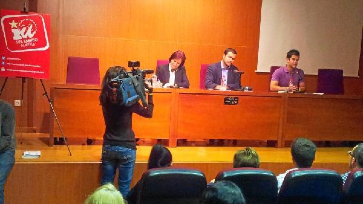 Acto de IU en la UALo,469px);}