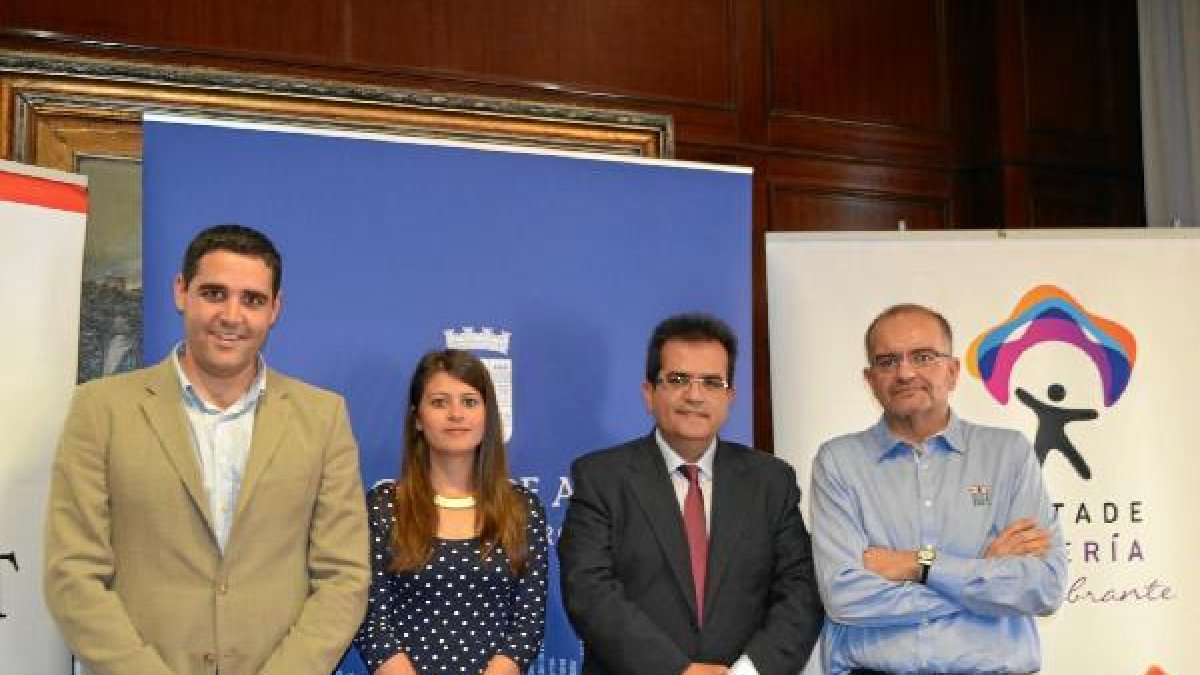 Diputada Provincial, alcalde de Níjar, y concejal de Deportes, en la presentación.tyle>.ap