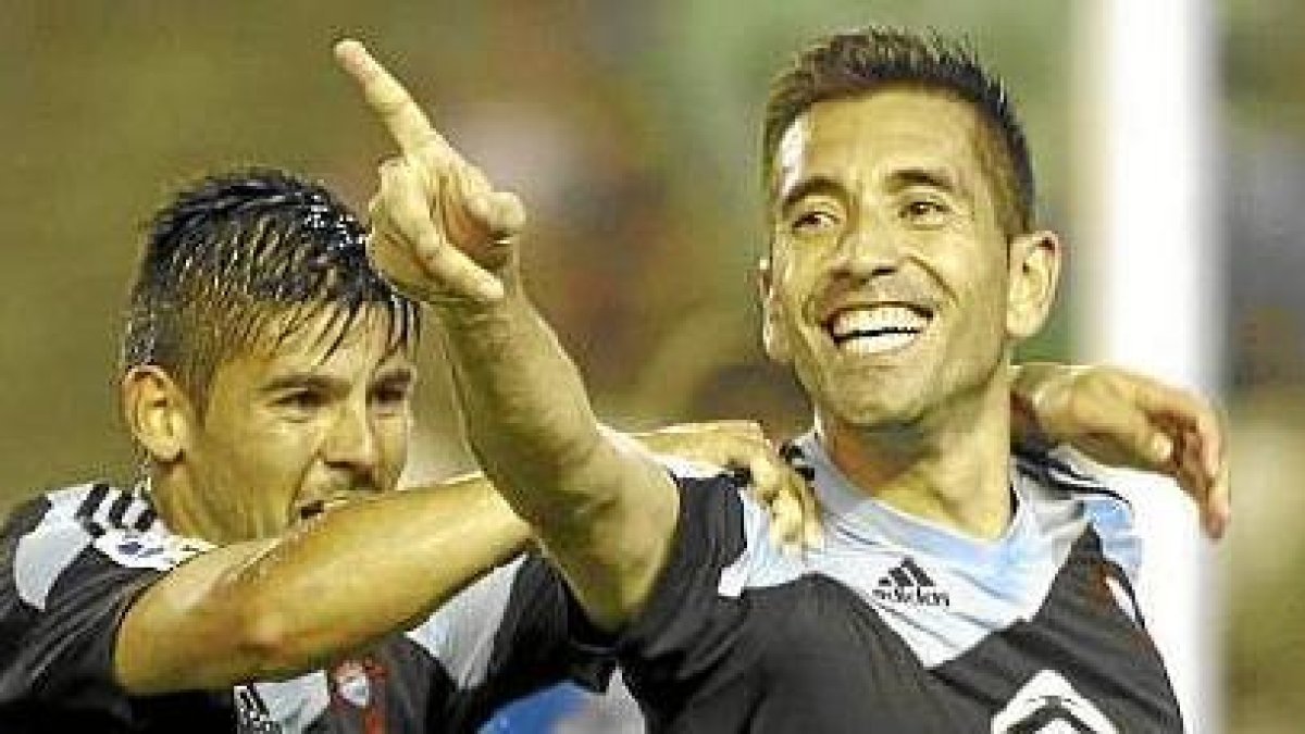Charles celebrando un gol junto a Nolito.x,auto