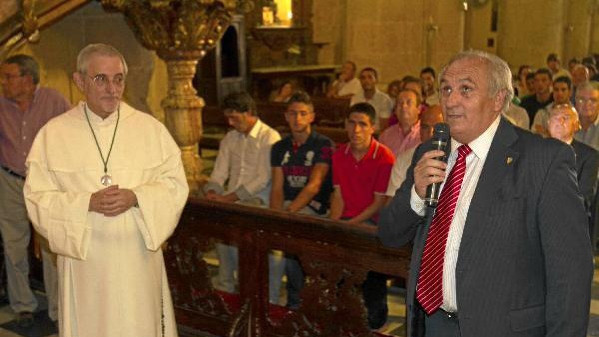 Alfonso García necesita más que nunca un capotazo de la Virgen del Mar.tyle>.apqj{position