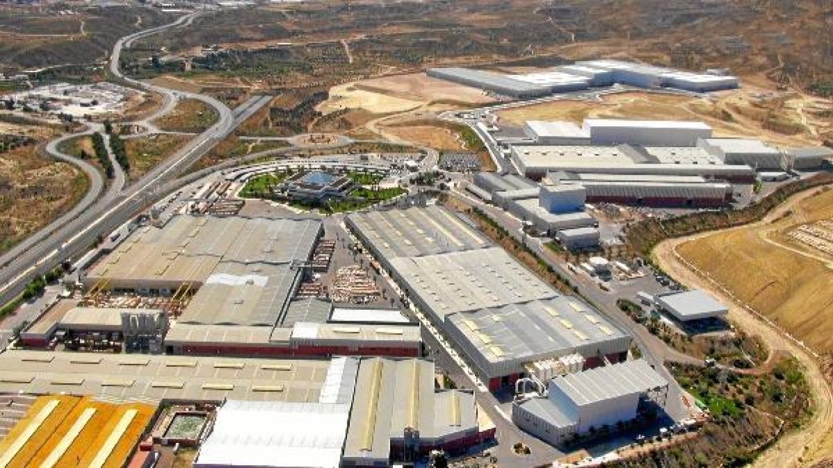 Parque Industrial del Grupo Cosentino en Cantoriae;clip:rect(46