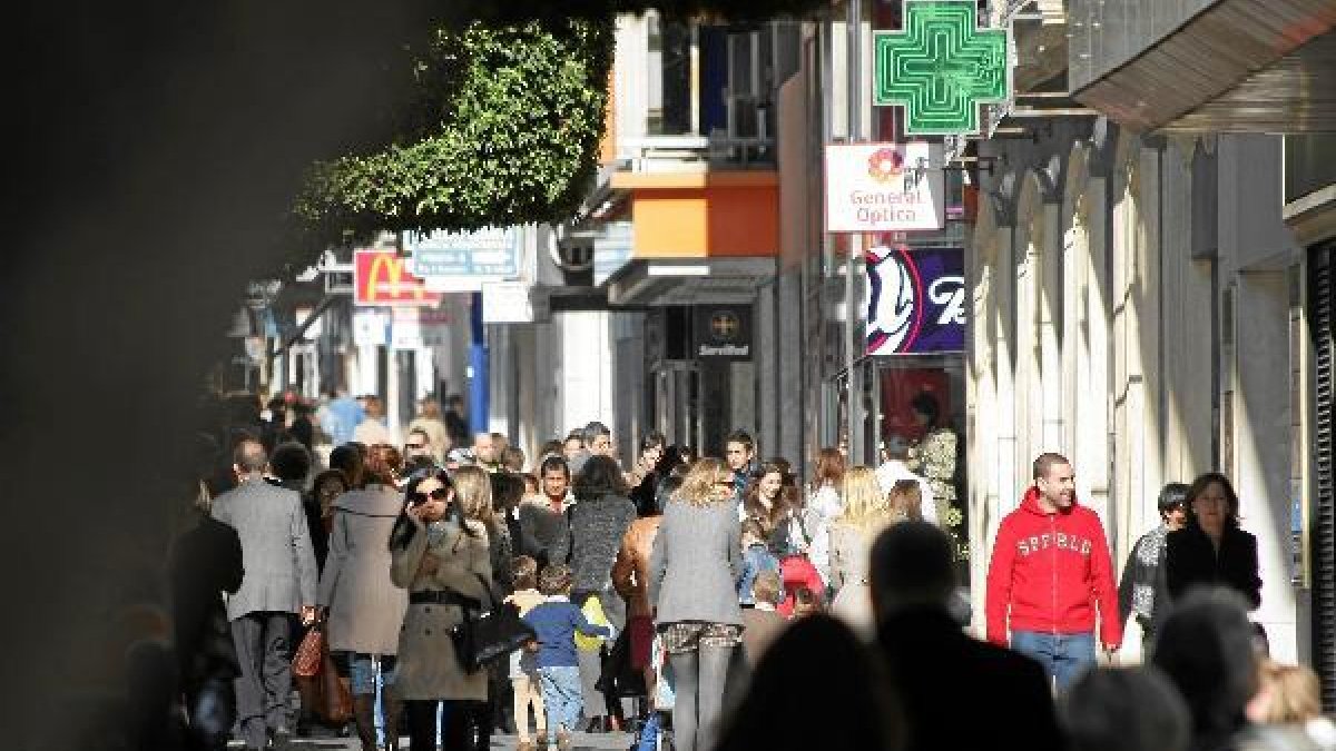 Cerca de 40.000 almerienses viven en un país extranjero.e;clip: