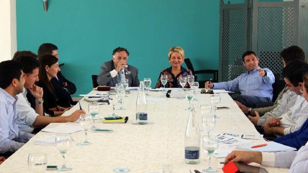 La asociación de Promotores Turísticos se reunió con la teniente alcalde y el edil de Turismo el pas