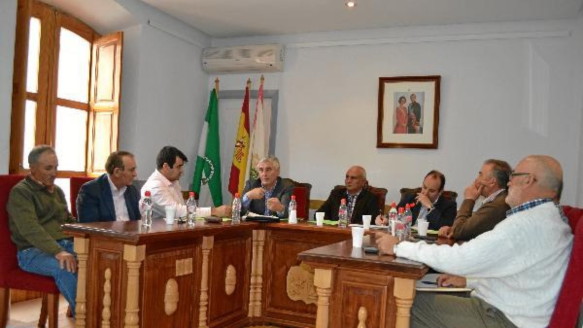 Los agricultores y ganaderos se reunieron con la Junta para analizar la situación de sequía en el n