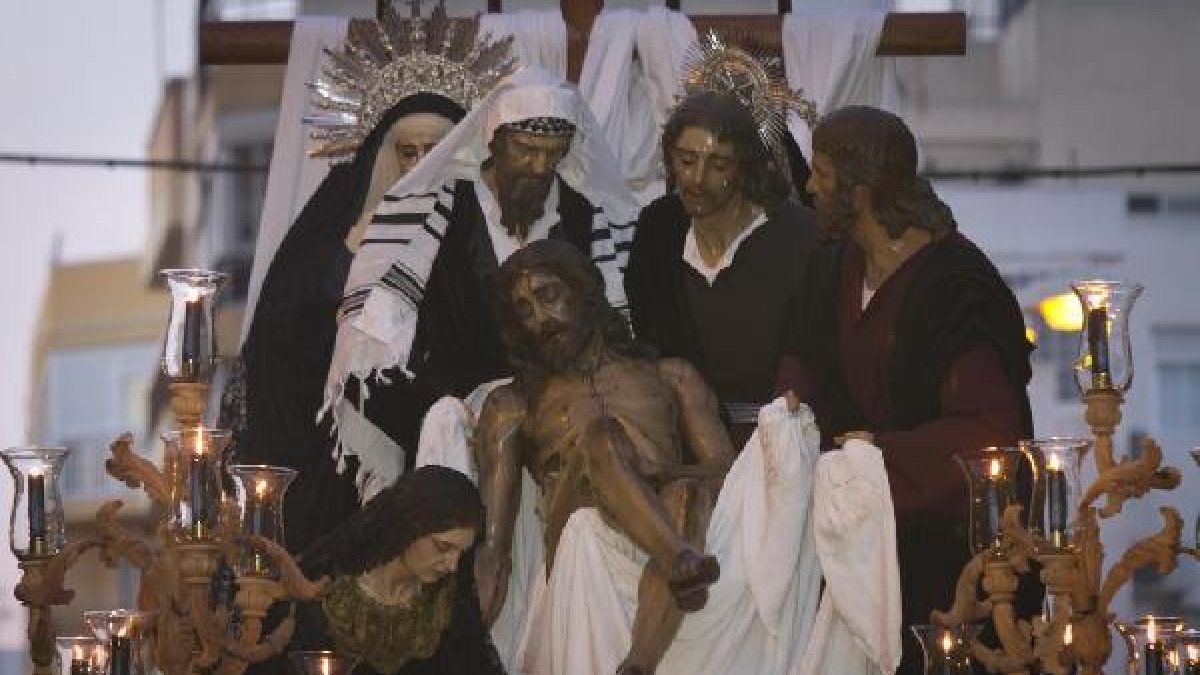 Procesión de Caridad, el Viernes Santo en Almería.e;clip:rect(4